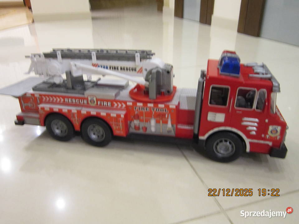 Wóz strażacki kask strażaka Figurki strażaków z Warszawa
