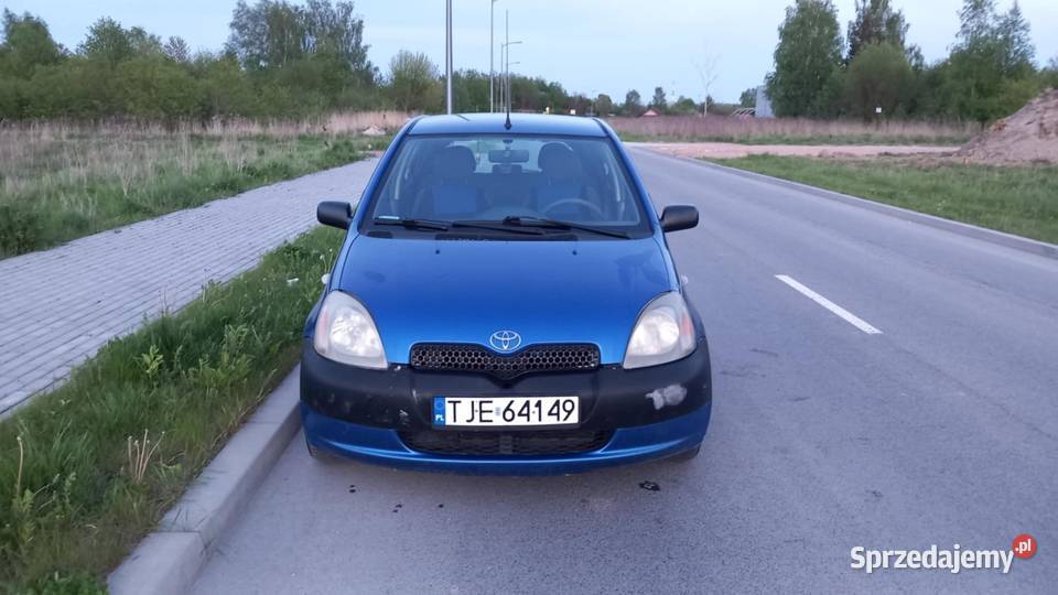 Toyota Yaris 10 2002 wersja base z hakiem Jędrzejów