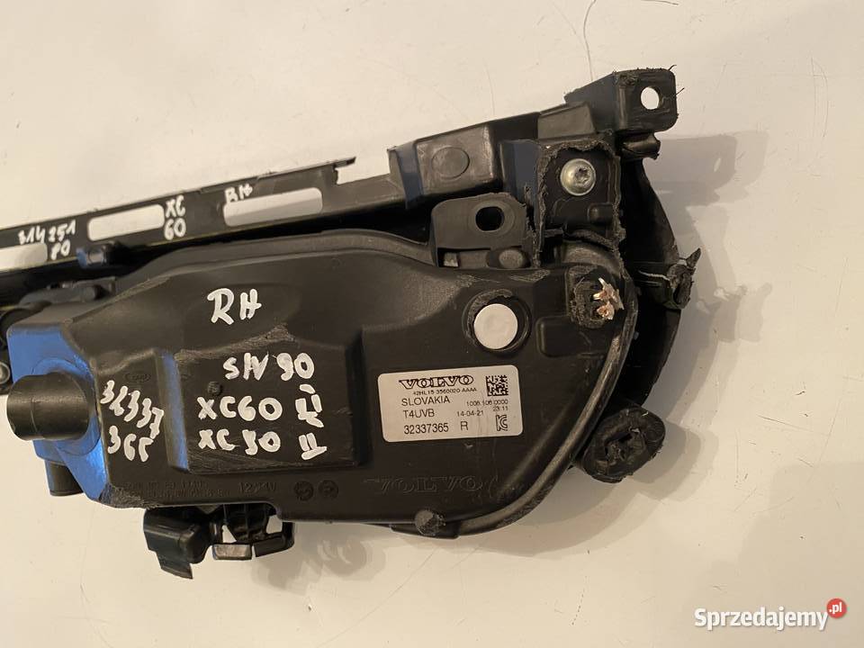 VOLVO XC60 II halogen prawy z mocowaniem Kozubszczyzna