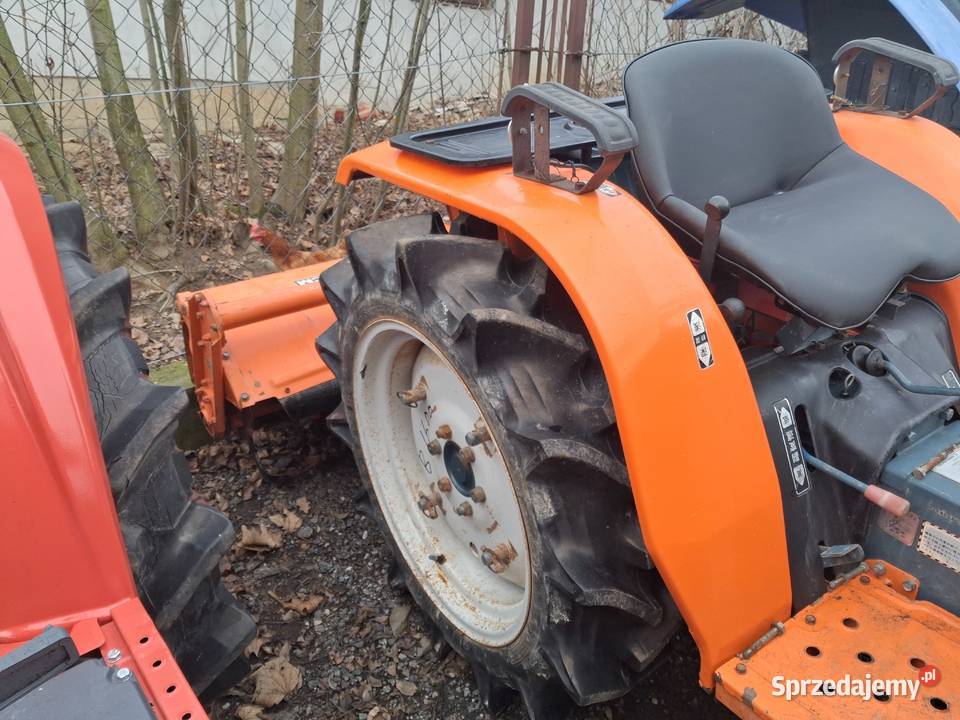 Kubota B1600 4x4 glebogryzarka Konary