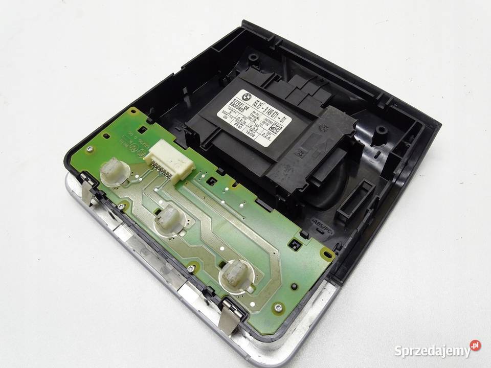 LAMPKA OŚWIETLENIE KABINY 6945200 BMW E90 E91 osobowe sprzedam