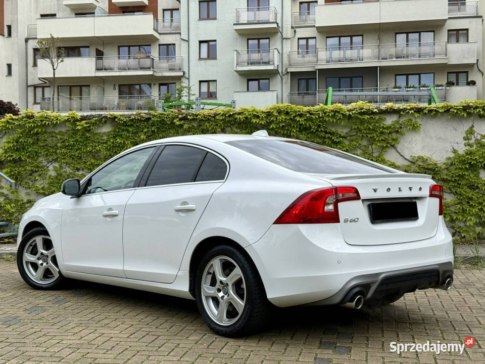 Volvo S60 20 benzyna Rdesign T3 II 2010 Rok produkcji 2016 Tarnowskie Góry sprzedam