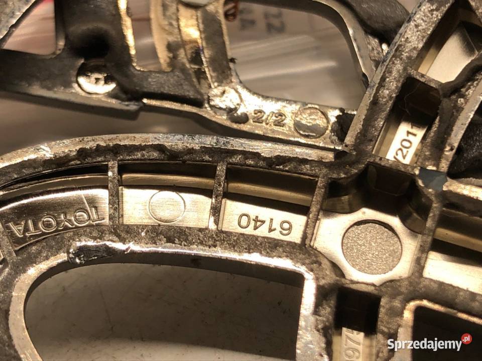 EMBLEMAT ZNACZEK KLAPY TYŁ LOGO TOYOTA COROLLA