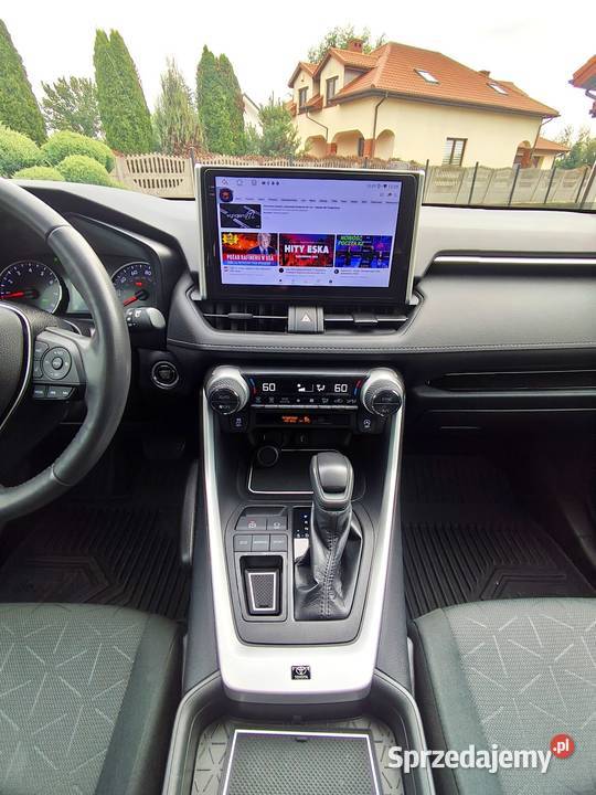 Toyota RAV4 V 25 benzyna elektrycznie ustawiane fotele