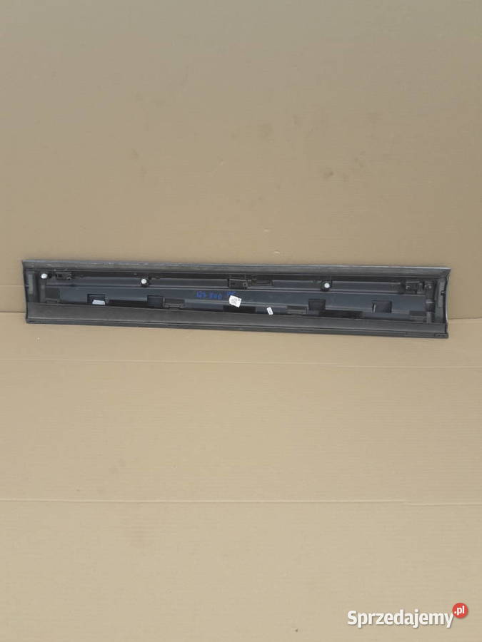 AUDI Q3 S LINE LISTWA DRZWI PRAWY PRZÓD Bieleń