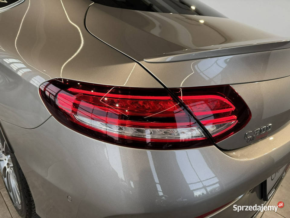 Mercedes C 300 Coupe mHEV 258 automat 4matic beżowy