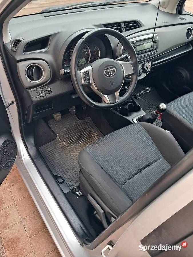 Sprzedam Toyota Yaris III 133 benzyna Salon elektryczne szyby