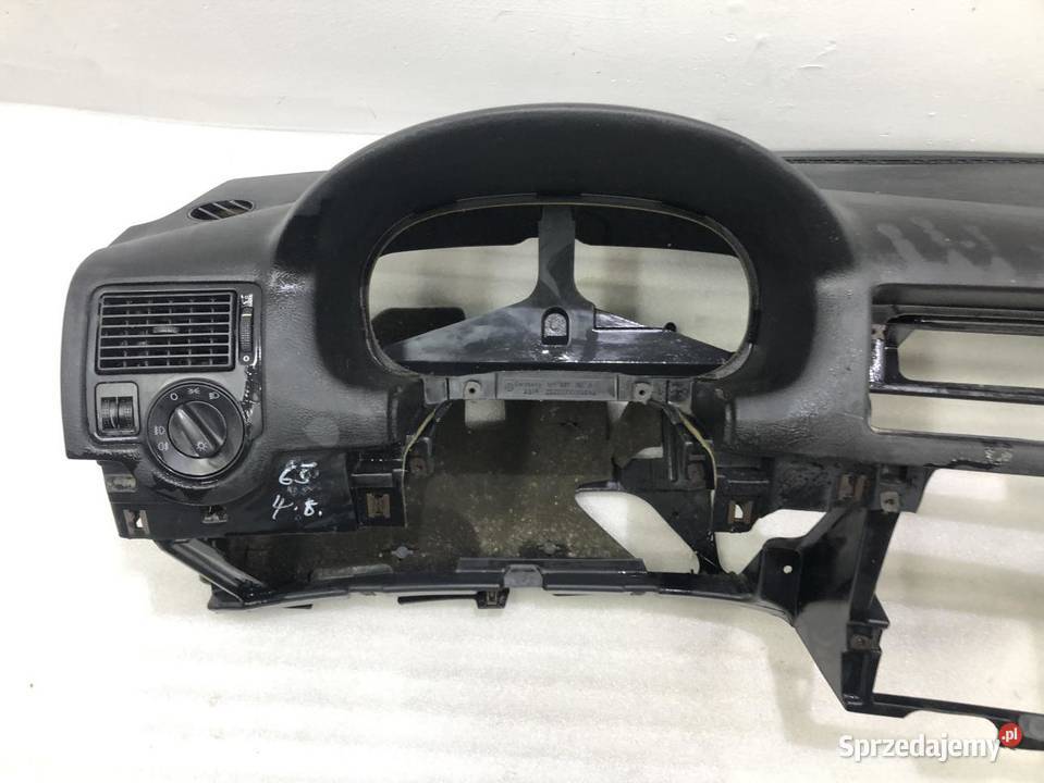 DESKA RODZIELCZA KONSOLA VOLKSWAGEN GOLF IV Deski rozdzielcze, konsole