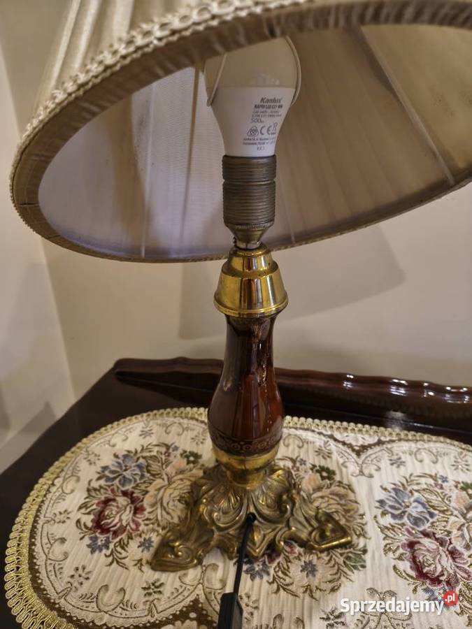 Piękna stara lampa na mosiężnej podstawie Zaborów