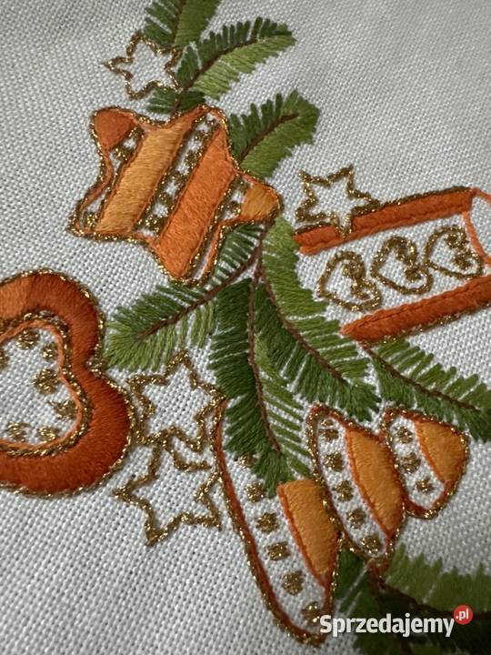 obrus ręcznie haftowany motywy Świąteczne biały