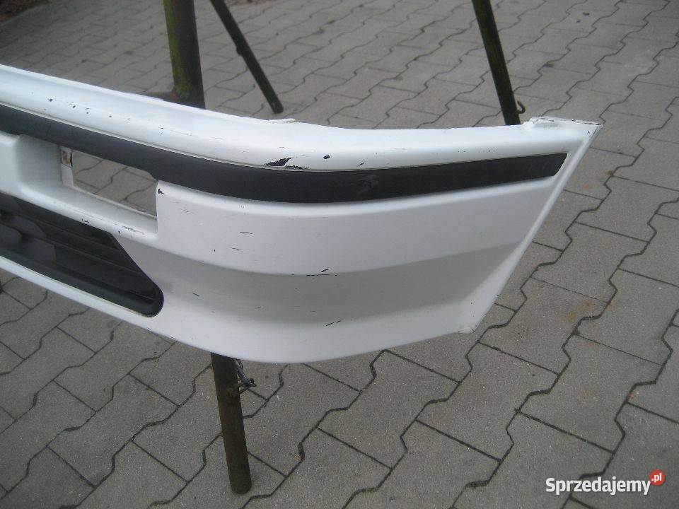 nissan bluebird blubird kombi 8389r zderzak Rakoniewice