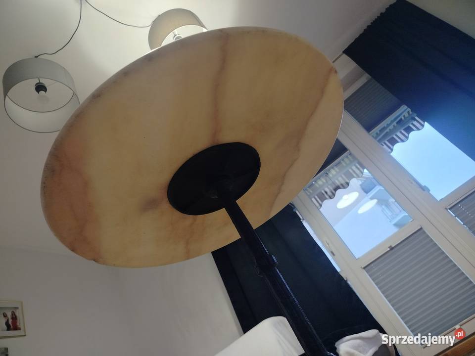 Stolik z marmurowym blatem i żeliwną nogą styl Tczew