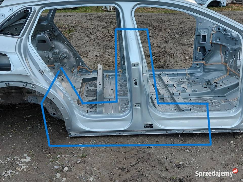 VW ID4 11A 2024r SUV 5D SŁUPEK PRAWY ŚRODKOWY