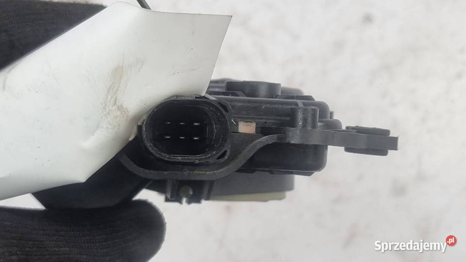 DOCIĄG DRZWI AUDI S8 D3 4E0837059 Lipno