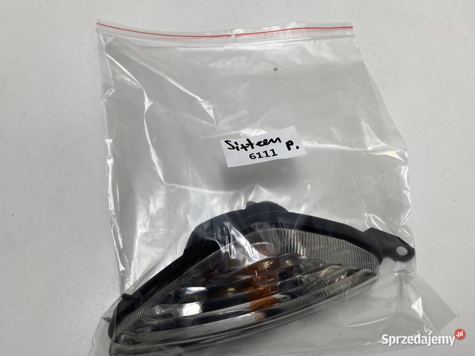 SUZUKI SIXTEEN UX125 KIERUNKOWSKAZ PRAWY PRZÓD Części i akcesoria motocyklowe