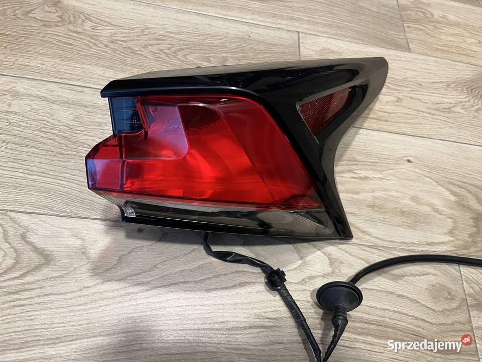 Lexus NX 2021 lampy tył zderzakbłotnik