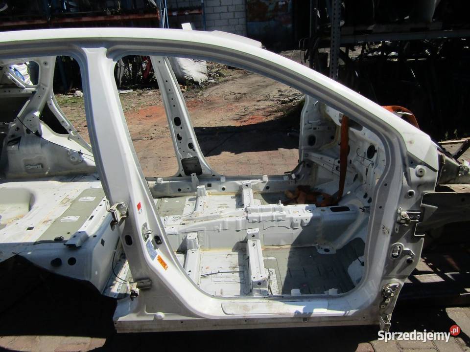 PRÓG SŁUPEK PRAWY BOK 26U SUZUKI SX4 SCROSS