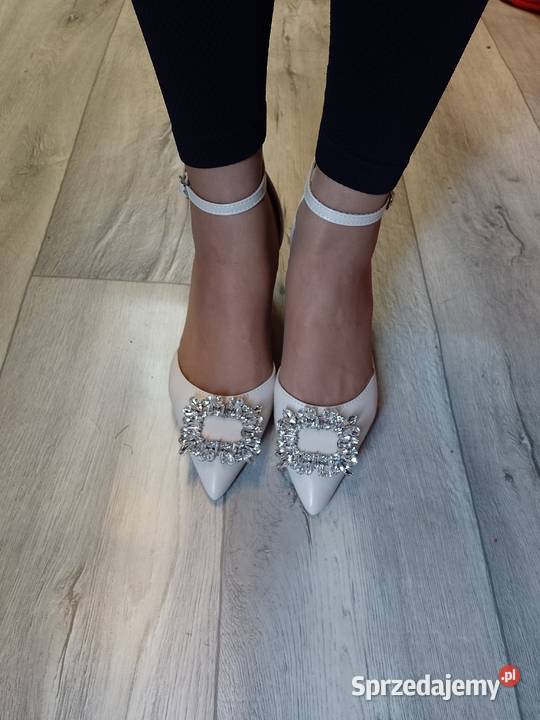 4041 Beżowe bogato zdobione czółenka wieczorowe