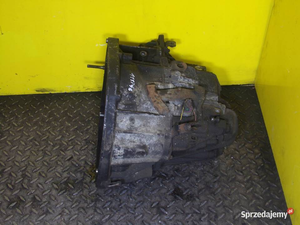 TRAFIC VIVARO PRIMASTAR 19 DCI 06r 82 skrzynia Suków sprzedam