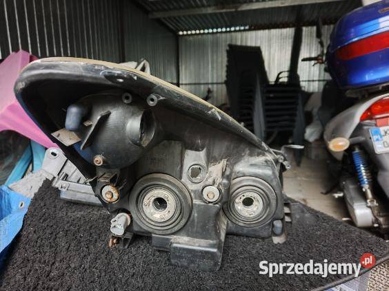 Lampy przód lewa prawa toyota corolla Verso 2006