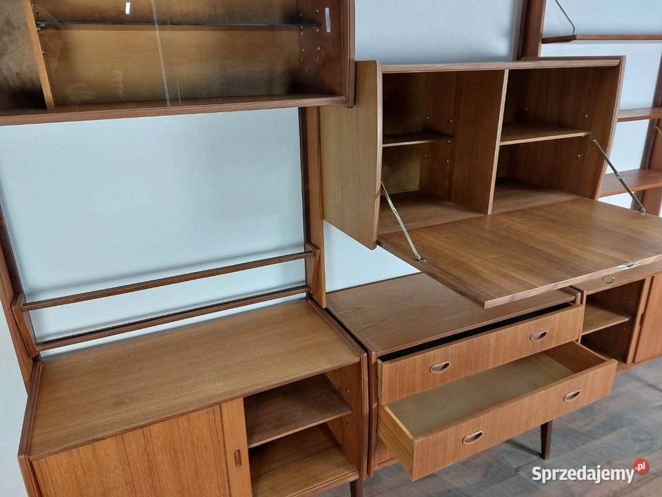 Katalogowy regał z lat 60 autorstwa duetu Rastad Meble