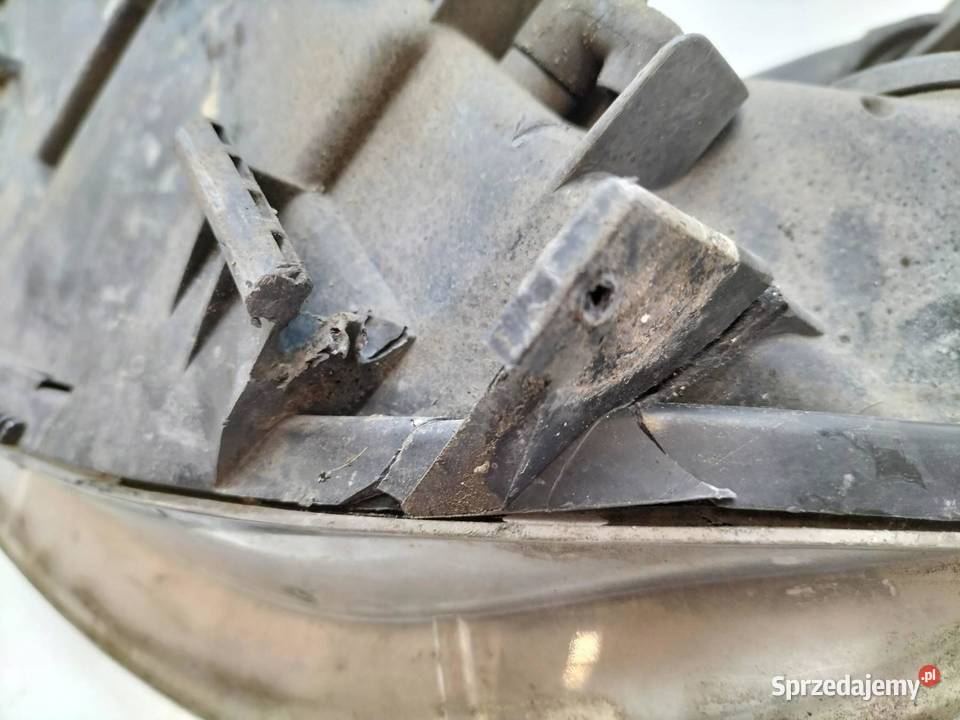 LAMPA PRZÓD PRAWA XENON USZKODZONA Renault