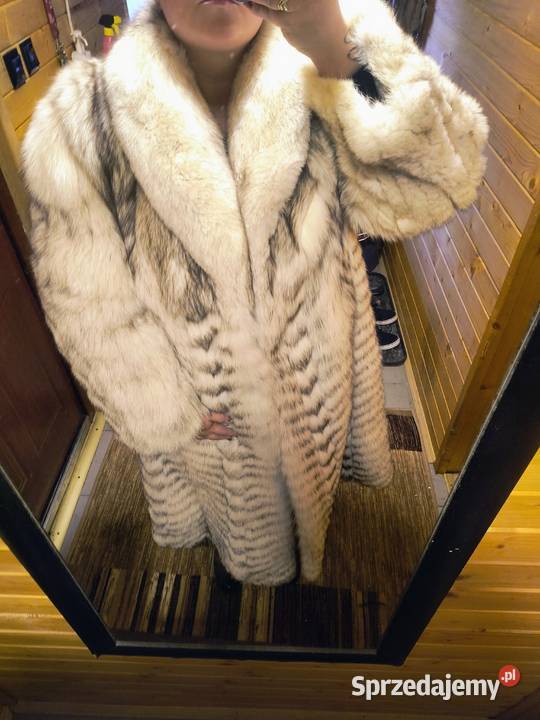 Naturalne futro maxi marki Petr Zavrėl eleganckie piękne futro