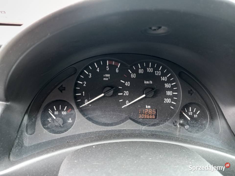 Opel Corsa 13 51 kW 2005 r dawca części wielkopolskie Szklarka Myślniewska sprzedam