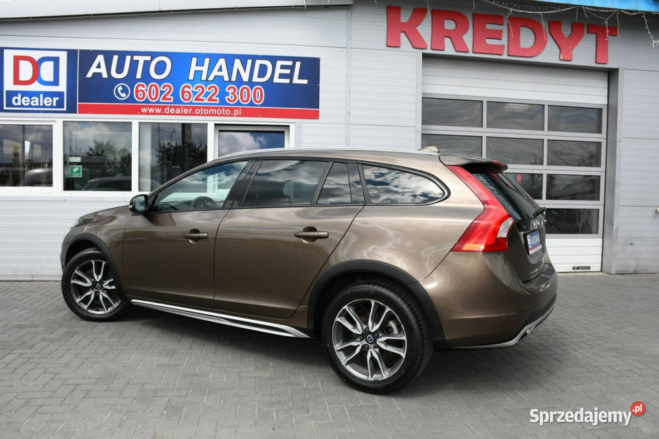 Volvo V60 Cross Country 20 D3 Summum 100 lakier metallic Hrubieszów