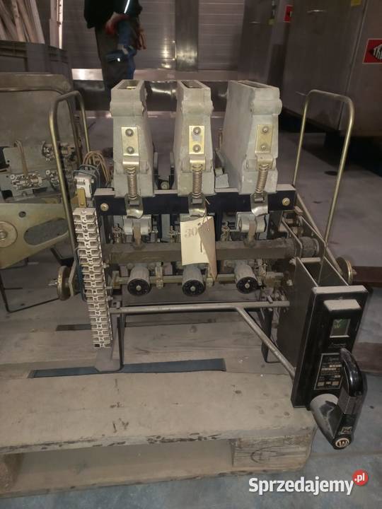 Wyłącznik APU 30AW 630 A Dębica