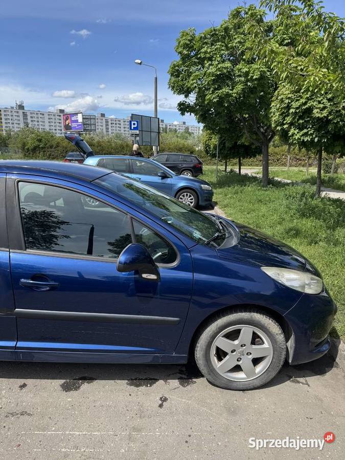 Peugeot 207 14 Benzyna silnik 95 Mały przebieg 207 Poznań sprzedam