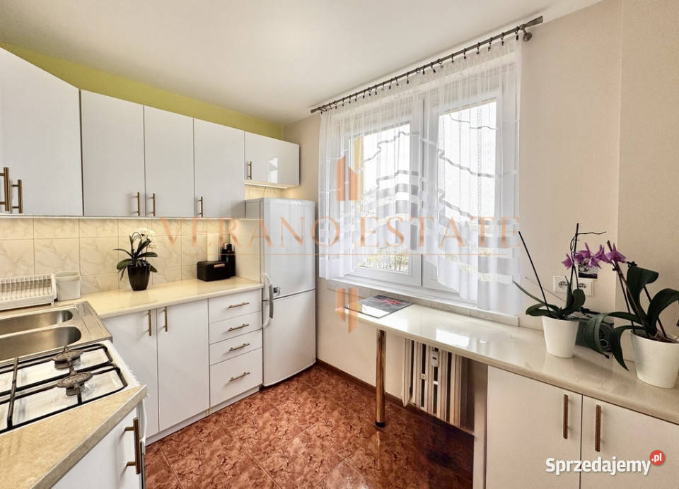 Jasna kawalerka DO WPROWADZENIA Balkon Winda Rok budowy 1979 Radom