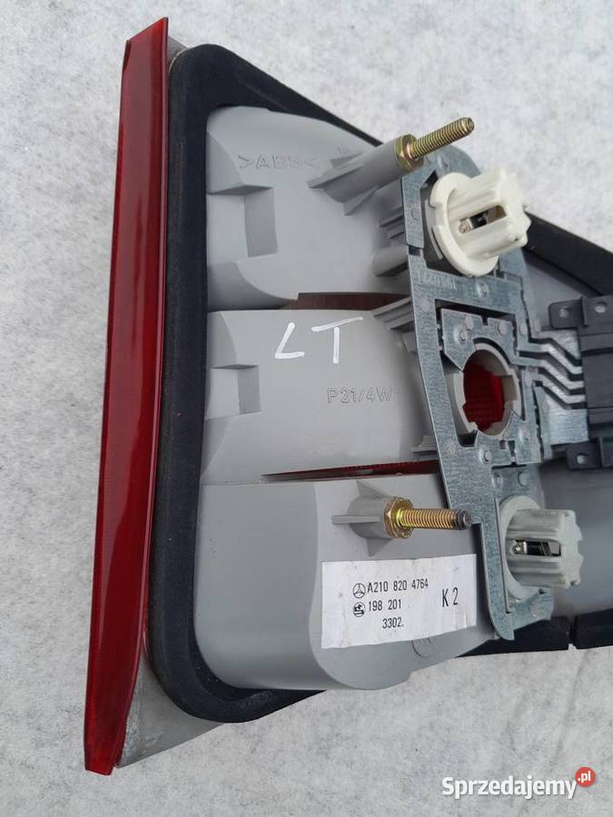 Lampa tylna lewa Mercedes E Klasa W210 kombi