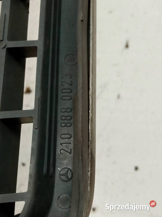 ATRAPA GRILL 2108880023 MercedesBenz Eklasa II