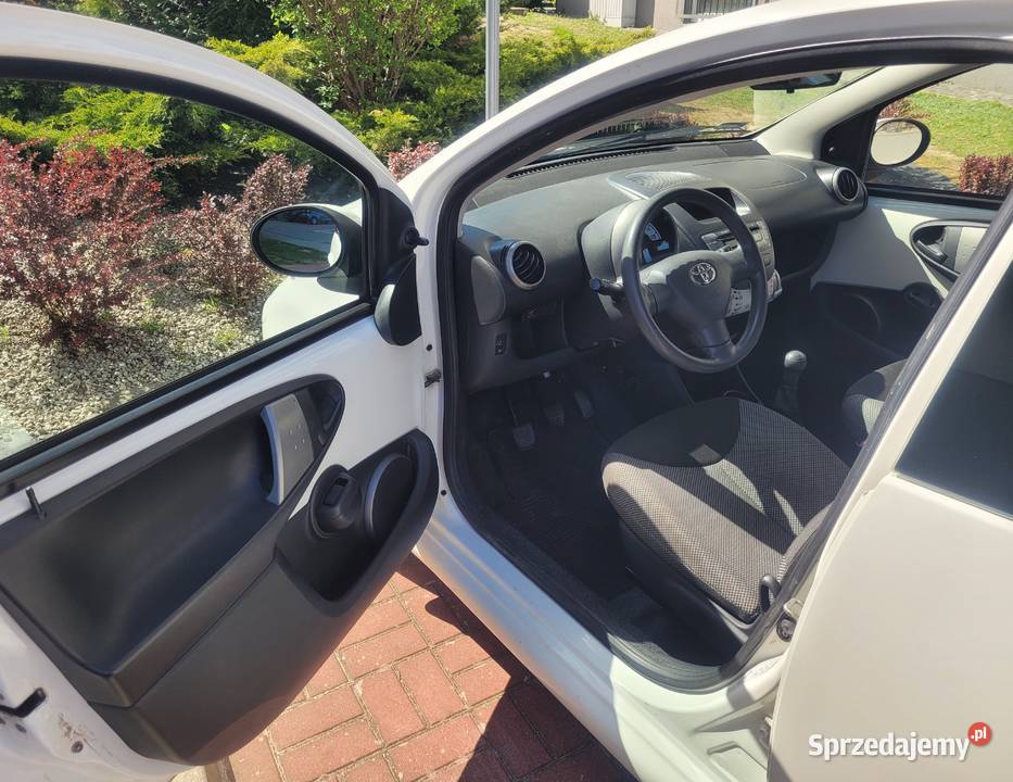 Toyota Aygo 2012 10 VVTI 68 Benzyna Niski manualna Zielona Góra sprzedam