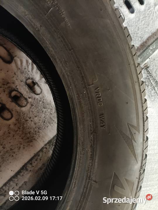Opony zimowe 23560R18 sprzedam