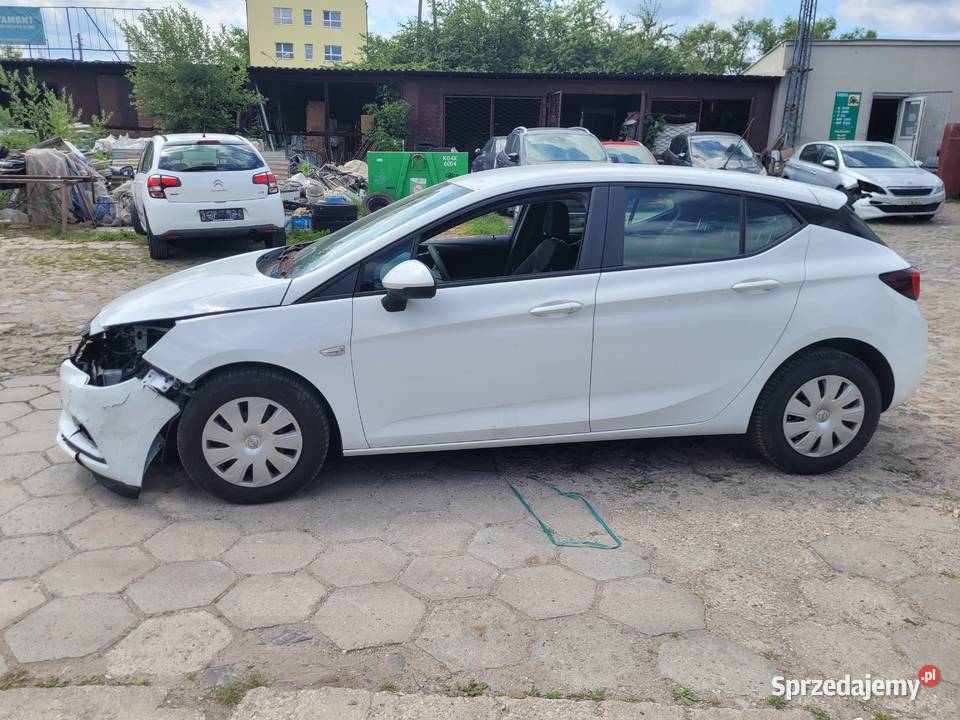 Opel Astra Benzyna Delikatnie uszkodzona Astra Kielce