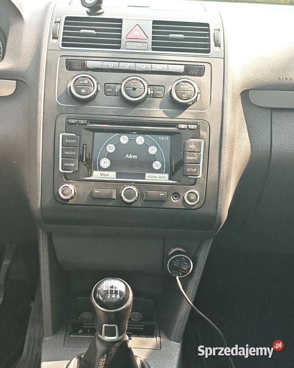 VW Touran navipanorama sam parkuje mocno lakier metallic