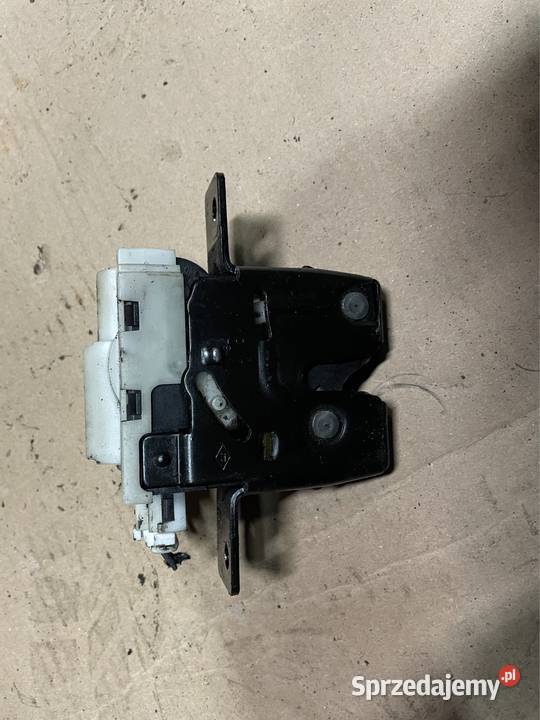 Zamek tylnej klapy 8200076240 Renault megane 2 osobowe