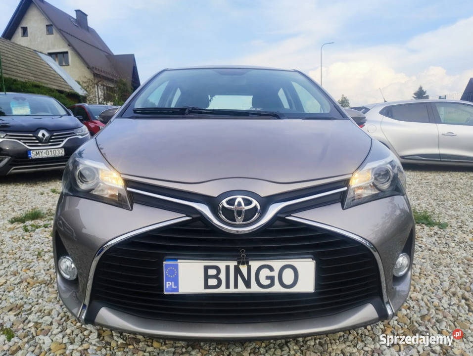 Toyota Yaris 13LiftKameraKrajowaNiski przebieg gniazdo USB Harklowa