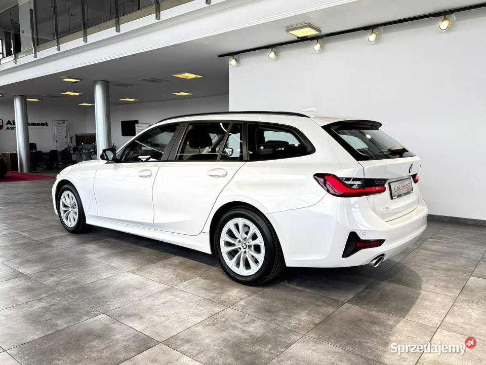 BMW 318 i Touring Advantage 156 automat 20212022 4/5