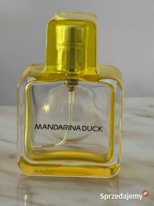 Flakony damskich perfumach