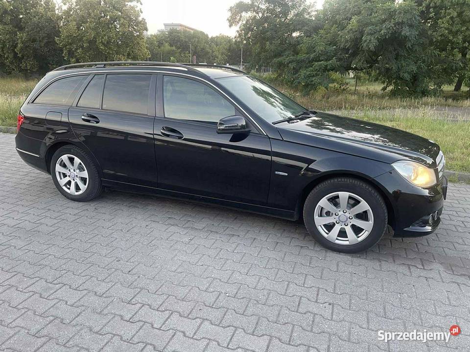 Mercedes w204 kombi lift Rok produkcji 2011 Łódź