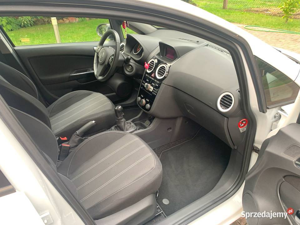 Opel Corsa D 14 100 Color Edition Pilawa
