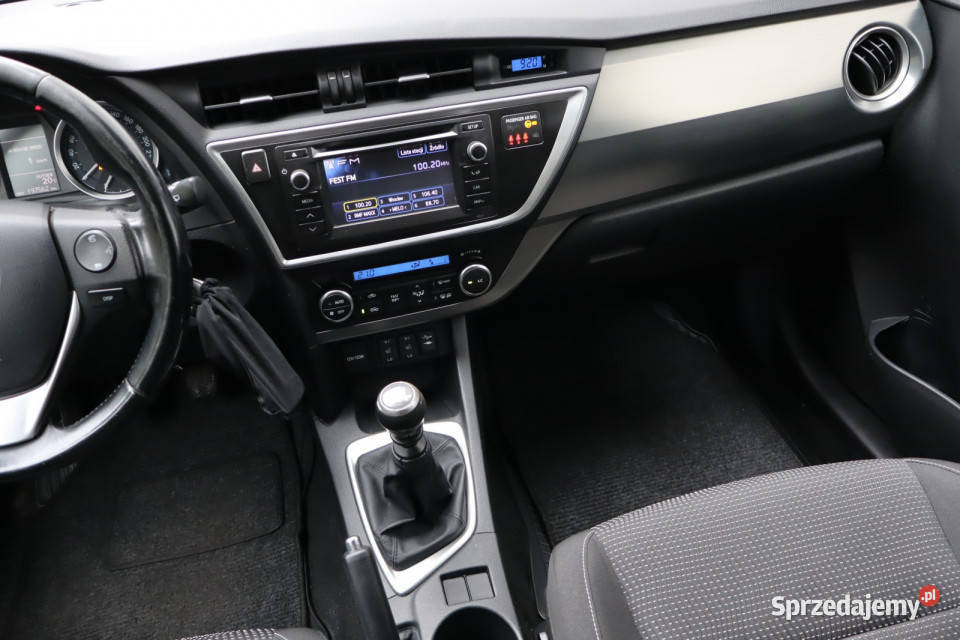 Toyota Auris 16 Valvematic Rok produkcji 2013 Zabrze sprzedam