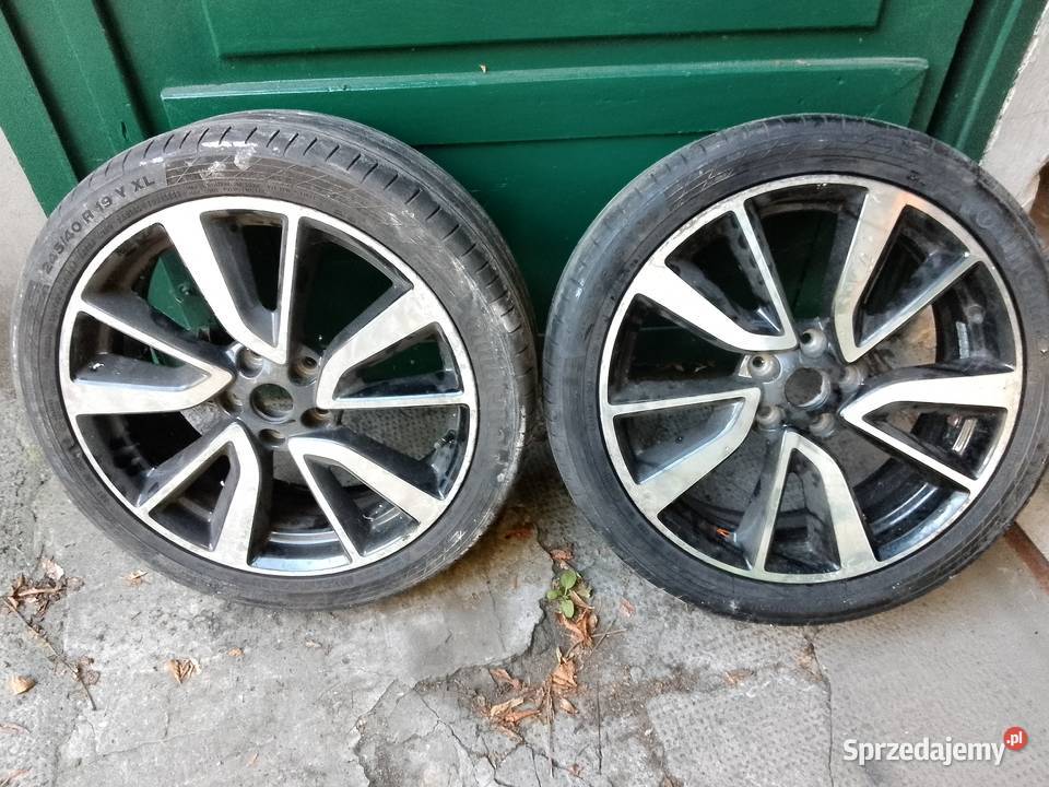 Dwa koła do driftu z oponami na alufelgach do