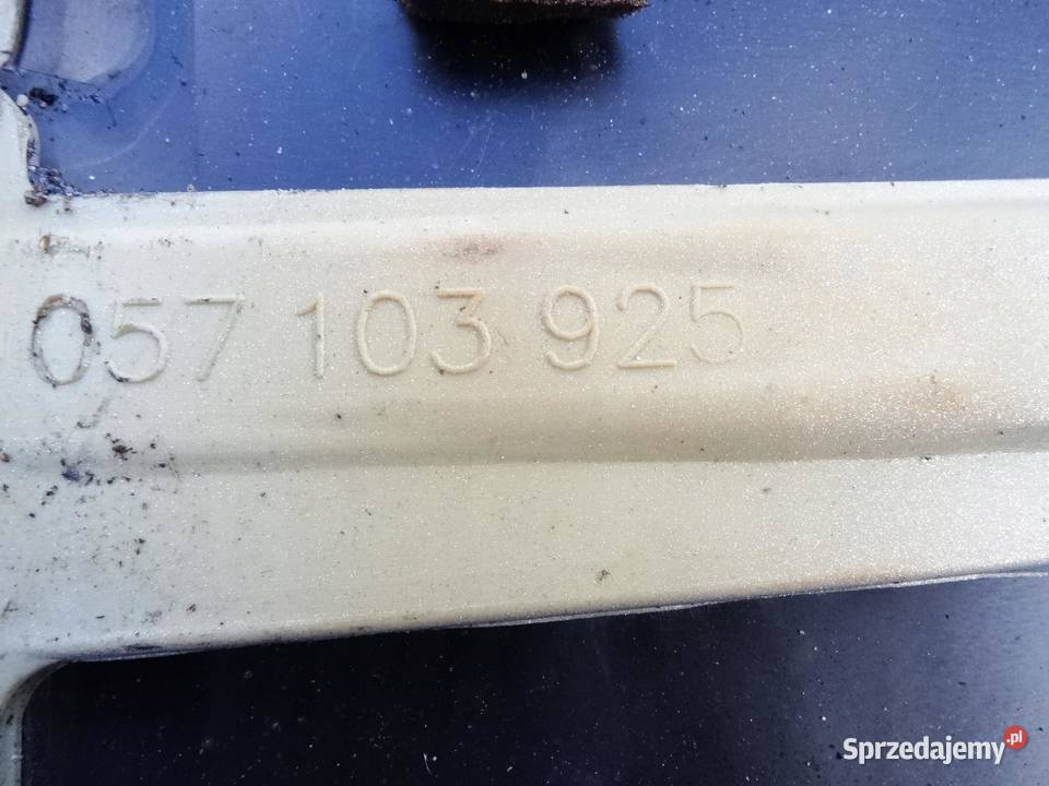 AUDI A8 D3 0307 OSLONA POKRYWA SILNIKA 057103925 osobowe Przemęt