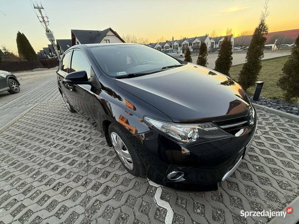 Toyota Auris 16 benzyna gaz salon Polska Rok produkcji 2015 Rzeszów