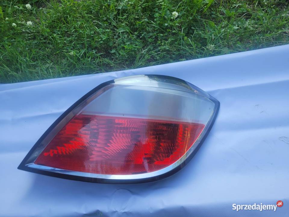 Opel Astra H lampa prawy tył Łódź