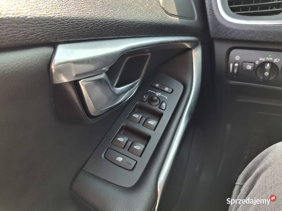 Volvo v40 2017 super stan manualna Miłosław
